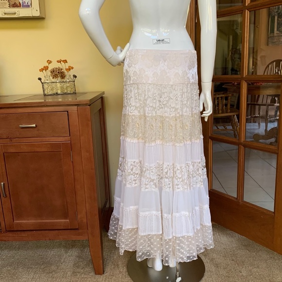 Modelle Designs Tiered Lace Maxi Dress - Picture 3 of 7